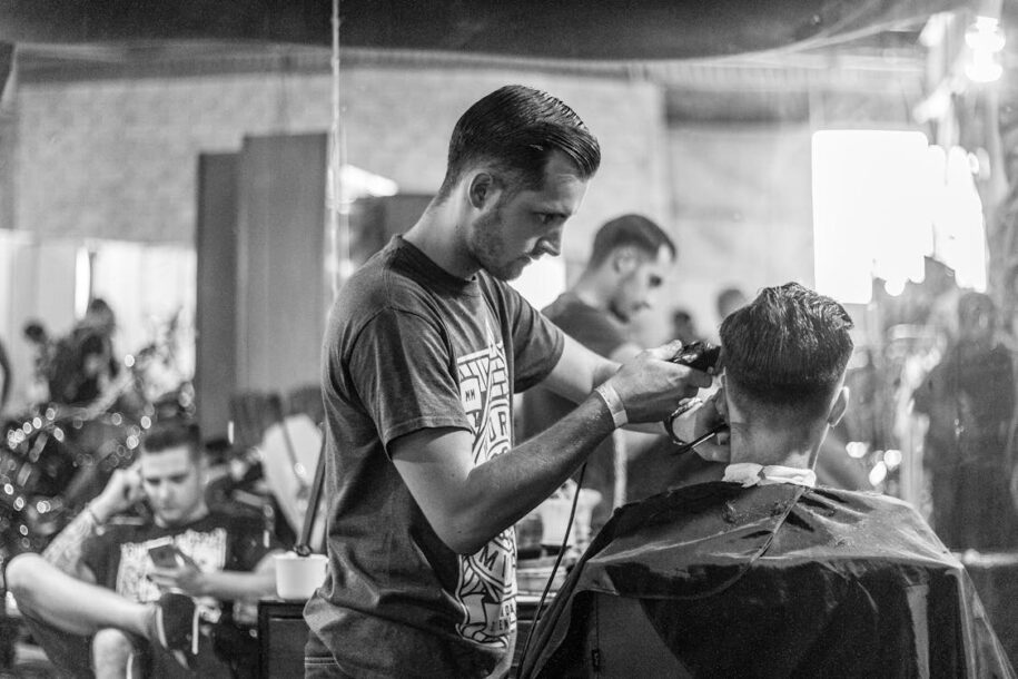 Rekomendasi Model Rambut Untuk Wajah Lonjong ala Barbershop Favorite di Karawang